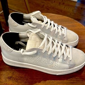 P448 Ladies Sneakers Size 39.